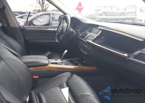 2010 BMW X5 xDrive48I z USA, uszkodzony, nr VIN 5UXFE8C52AL310506